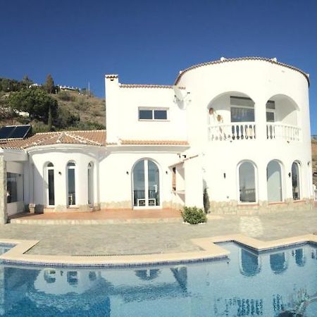 Villa Pura Vida Andalusien Алгаробо Екстериор снимка