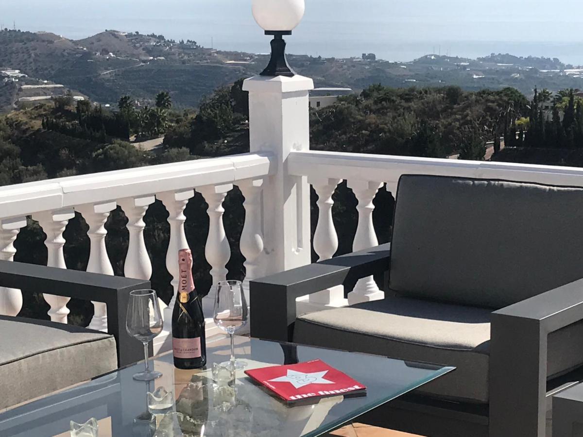 Villa Pura Vida Andalusien Алгаробо Екстериор снимка