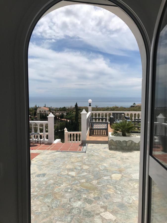 Villa Pura Vida Andalusien Алгаробо Екстериор снимка