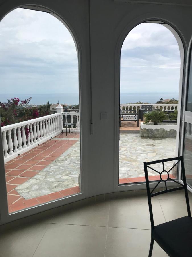 Villa Pura Vida Andalusien Алгаробо Екстериор снимка