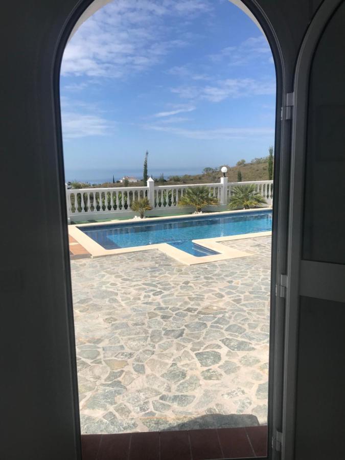 Villa Pura Vida Andalusien Алгаробо Екстериор снимка