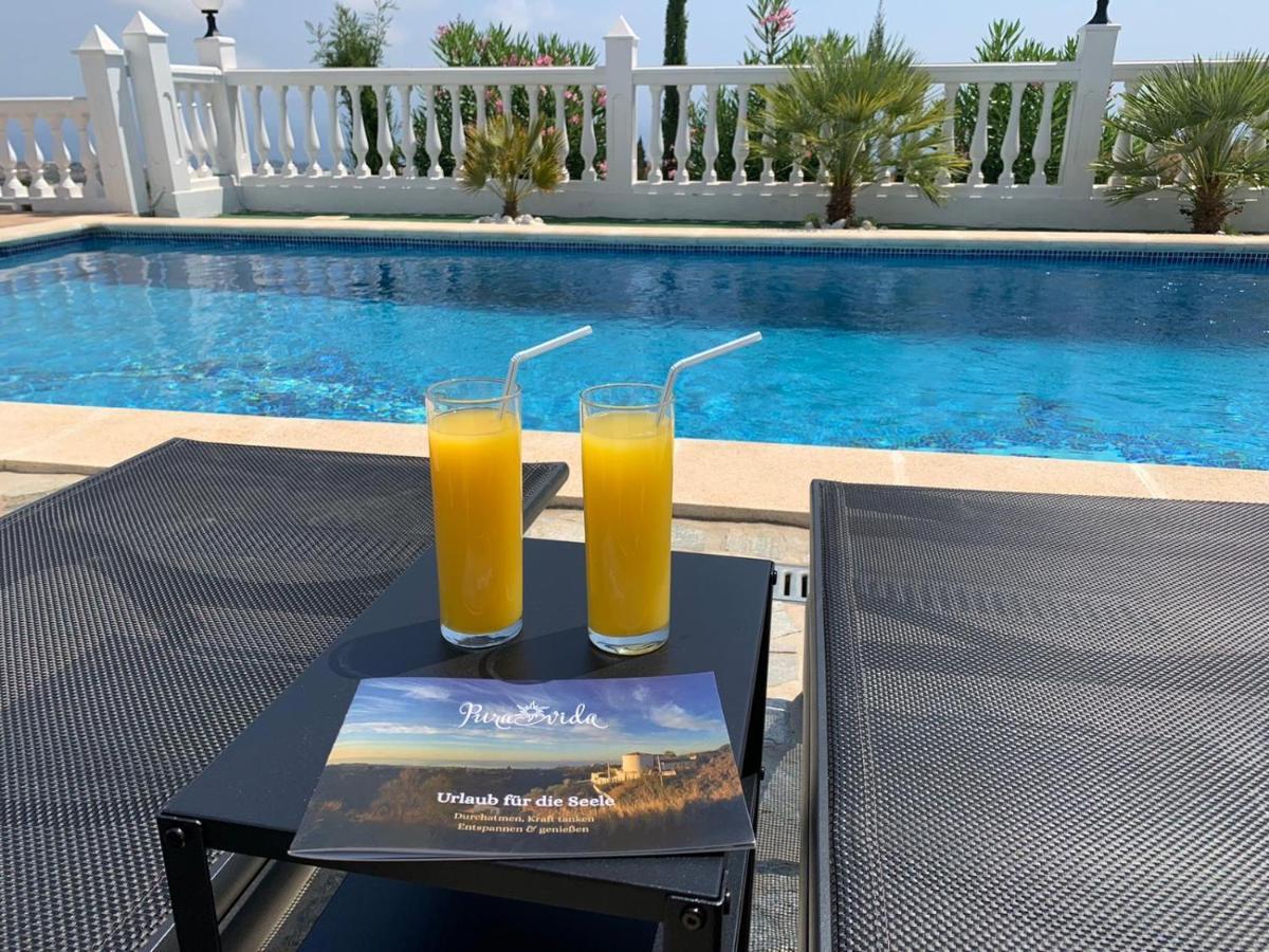 Villa Pura Vida Andalusien Алгаробо Екстериор снимка